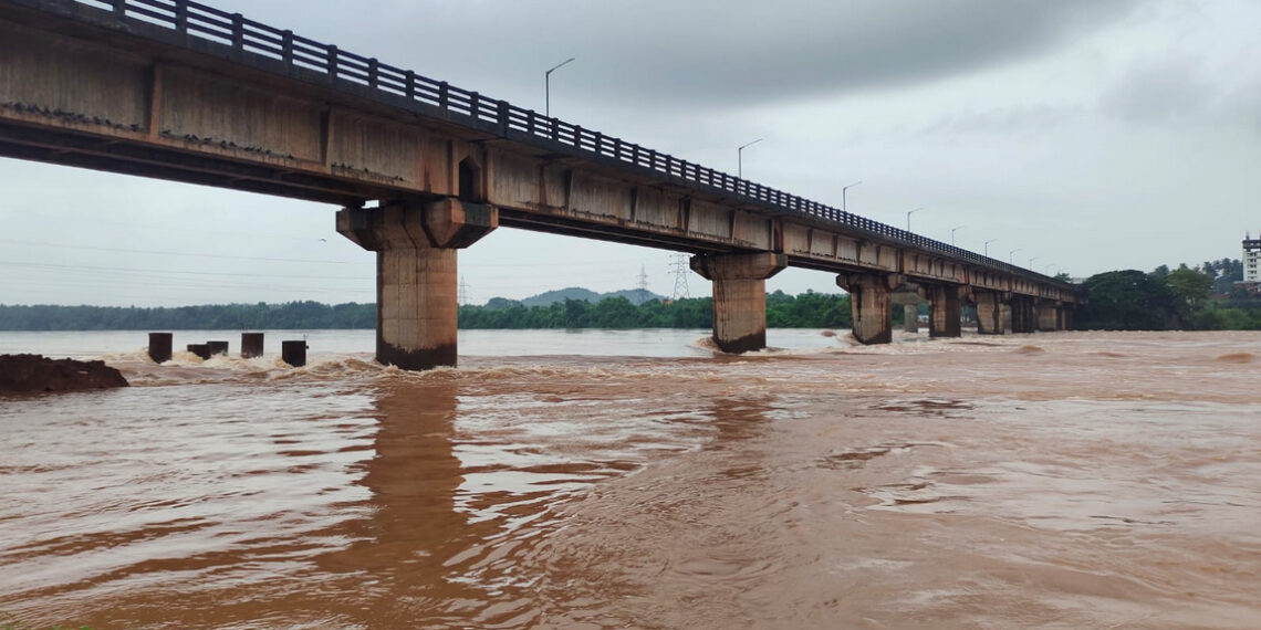 Water levels of River Nethravathi close to danger mark, people alerted