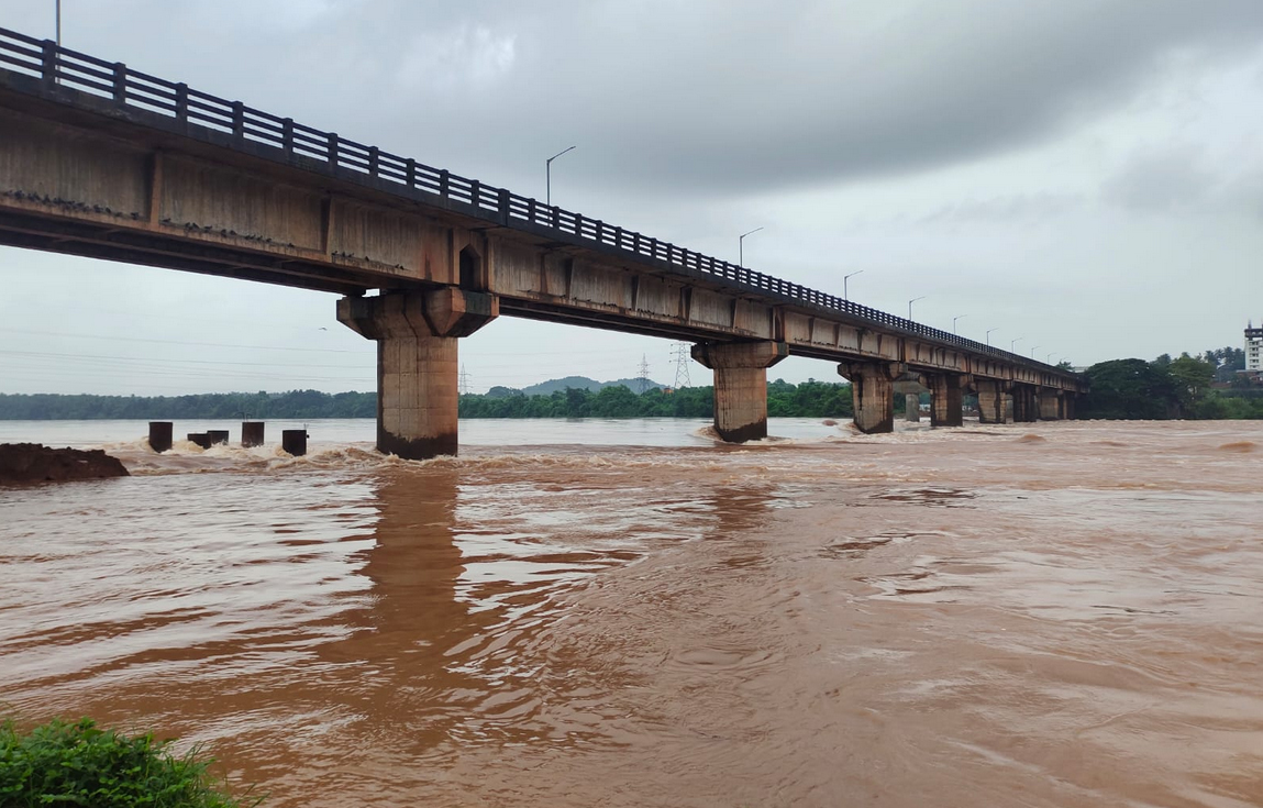 Water levels of River Nethravathi close to danger mark, people alerted