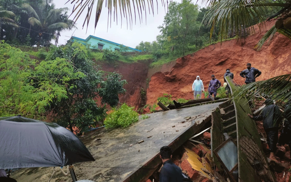 4 dead in Karnataka landslide caused by torrential rains