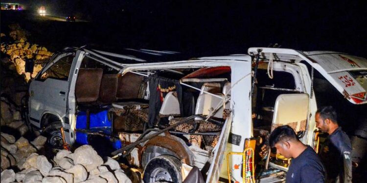 20 people belonging to same family killed in road accident in Pakistan ...