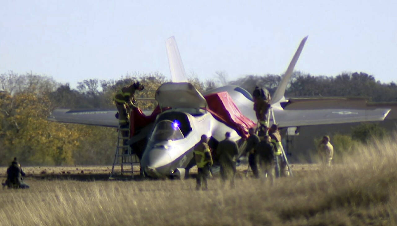 Shocking Video Of Pilot Ejecting From Fighter Jet In USA